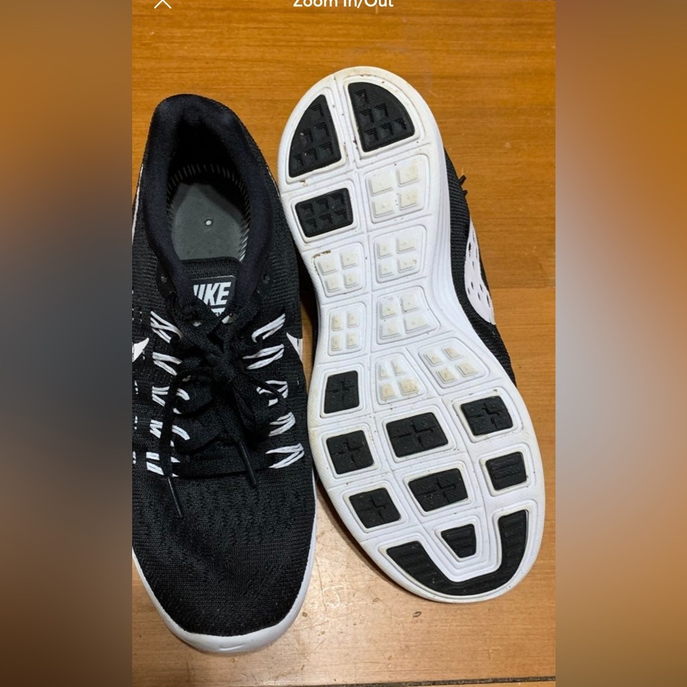 Nike lunarlon shoe size 5Y EUC youth